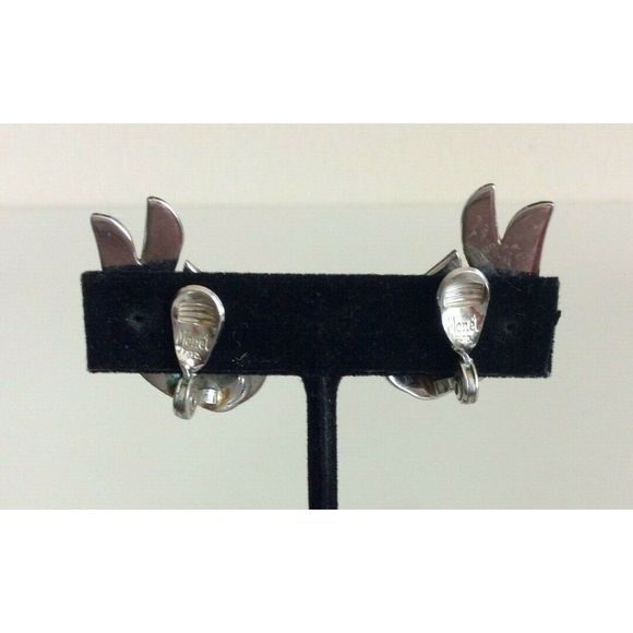 Signed Monet Silver Tone Ribbed Clip On Earrings - Picture 3 of 4